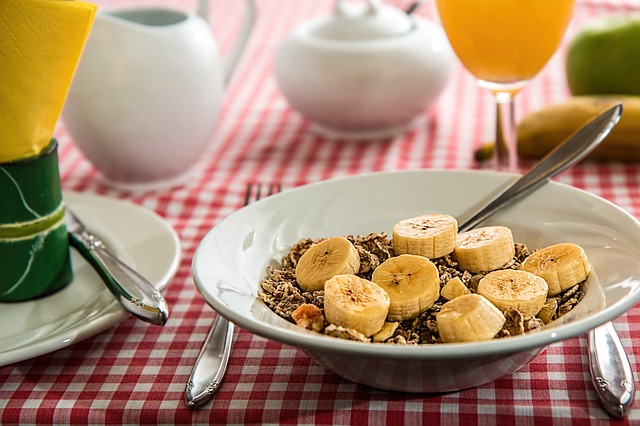 4 Reasons Why You Should Eat Breakfast to Lose Weight